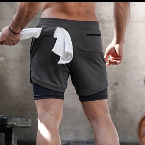 Gym shorts size Large fits 30 to 34 waist with cellphone pocket - Picture 3 of 4